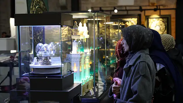 Konya'da Kadir Gecesi'nde sergiler ve manevi etkinlikler ilgi odağı oldu