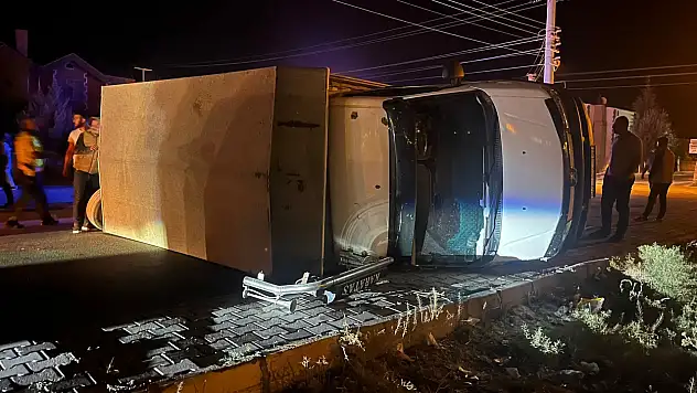 Konya'da kamyonet ile otomobil çarpıştı: 2 kişi yaralandı