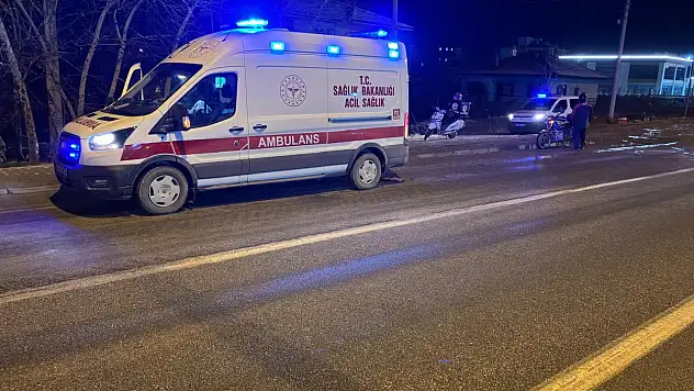 Konya'da kamyonun sıkıştırdığı motosiklet devrildi: Sürücü yaralı