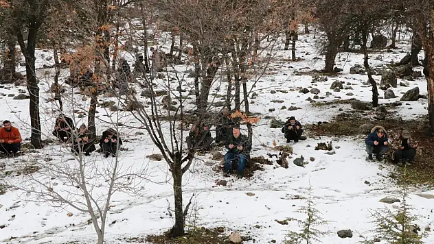 Konya'da kar altında mezar ziyareti