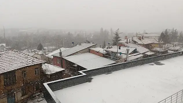 Konya'da kar bereketi! 3 ilçe beyaza büründü