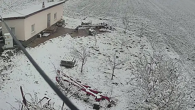 Konya'da kar şaşkınlığı: Tarım arazileri beyaz örtü altında kaldı