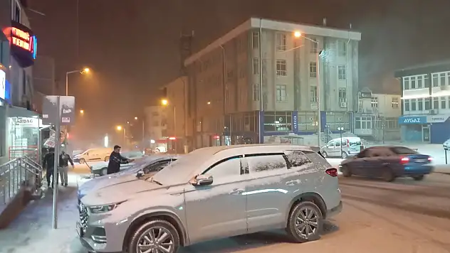 Konya'da kar yağışı sürücülere zor anlar yaşattı!