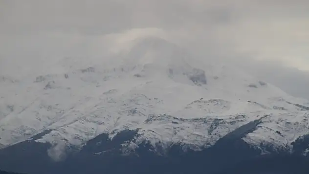 Konya'da kar yüzünü gösterdi! Zirveler beyaza büründü