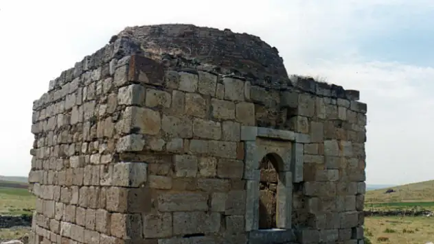 Konya'da Karamanoğlu Mirası: Taşgun Baba ve İsimsiz Türbe