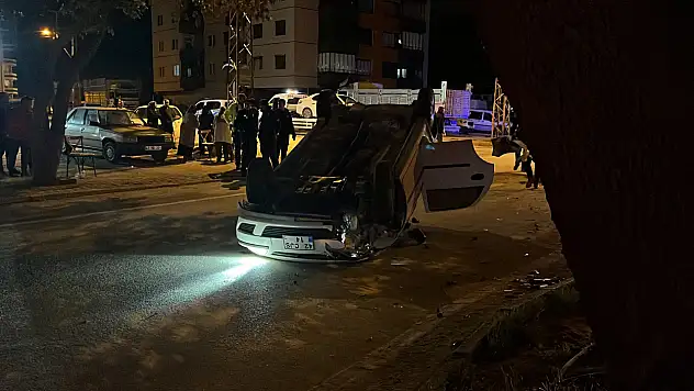 Konya'da kavşakta feci çarpışma: Otomobil takla atıp metrelerce sürüklendi