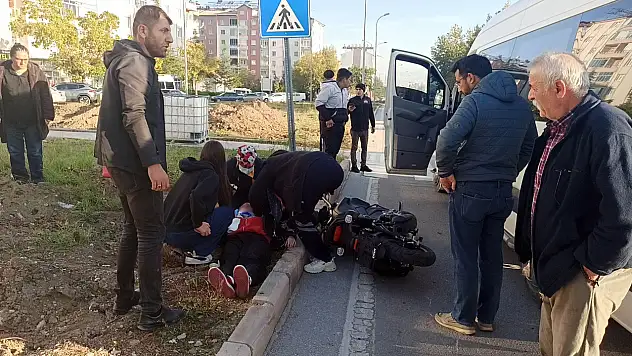 Konya'da kaza!  Minibüs ile motosiklet çarpıştı