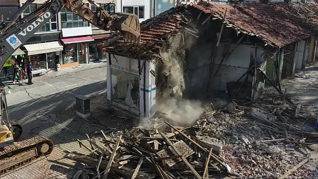 Konya'da kentsel dönüşüm için ilk adım atıldı: Eski yapılar yıkılıyor!