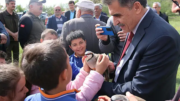 Konya'da kınalı keklikler doğaya salındı