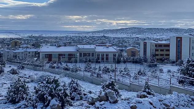 Konya'da kış geri döndü: İki ilçe bir gecede beyaza büründü