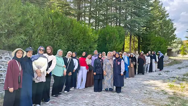 Konya'da kız öğrenciler Başarakavak'ta kardeşlik kampında buluştu