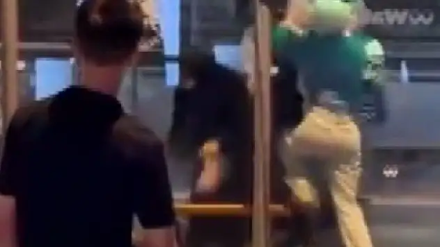 Konya'da kızların kavgası kamerada!