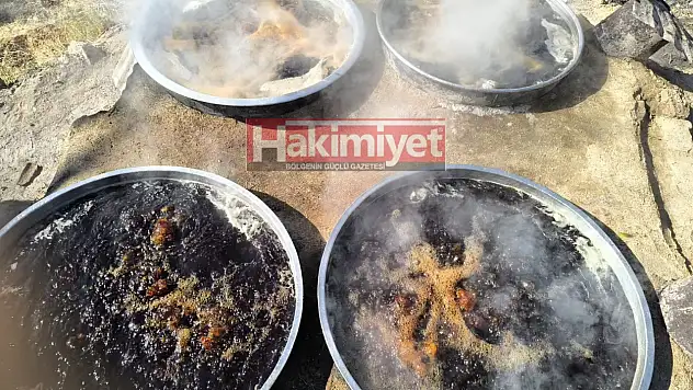 Konya'da kollar sıvandı! Kışın şifası için saatlerce başında bekliyorlar