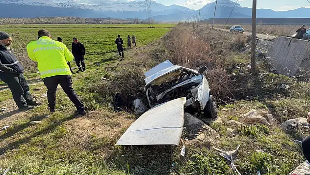 Konya'da kontrolden çıkan araç şarampole yuvarlandı: 2 yaralı