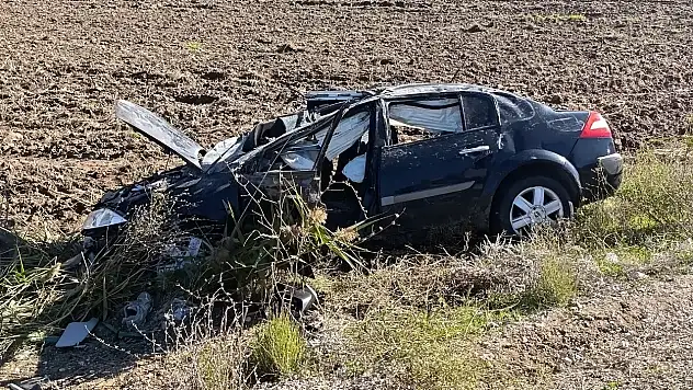 Konya'da kontrolden çıkan otomobil tarlaya uçtu: 1 yaralı