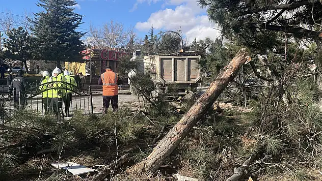 Konya'da kontrolden çıkan TIR karşı şeride savruldu! 1 kişi ağır yaralı
