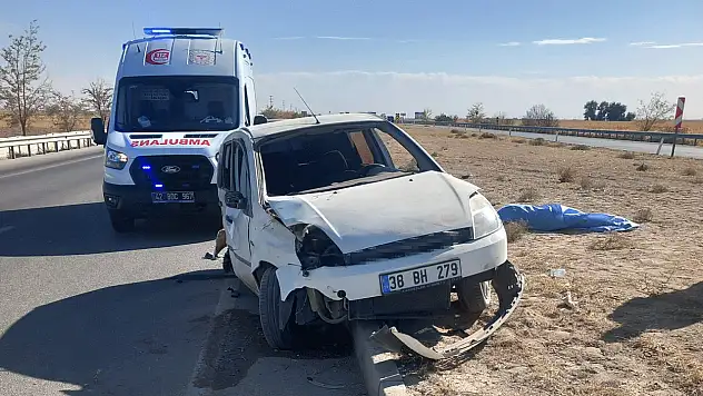 Konya'da korkunç kaza! Lastiği patlayan otomobil sonu oldu