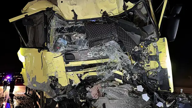 Konya'da korkutan kaza! Kamyon TIR'a çarptı: 1 yaralı