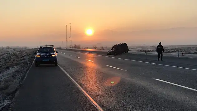 Konya'da korkutan kaza! Takla atan araç refüjde durabildi
