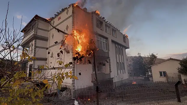 Konya'da korkutan yangın! 3 katlı müstakil ev alev alev yandı