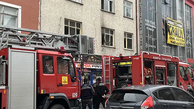 Konya'da alevler yükseldi: 3 katlı binada yangın çıktı