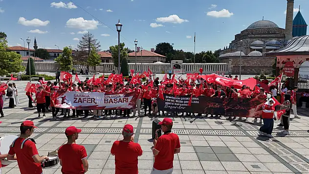 Konya'da küçük kalplerden büyük destek: LGS ve milli takım yan yana!