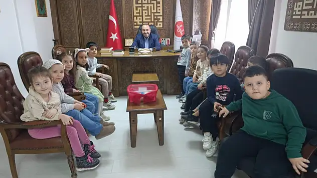 Konya'da küçük yüreklerden büyük hareket: Harçlıklarını bağışladılar