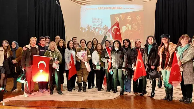 Konya'da 'Kurtuluşun Kadınları' tiyatro oyunu ayakta alkışlandı