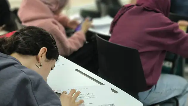 Konya'da liselilere dijital medya eğitimi: Ekran süreleri azaldı