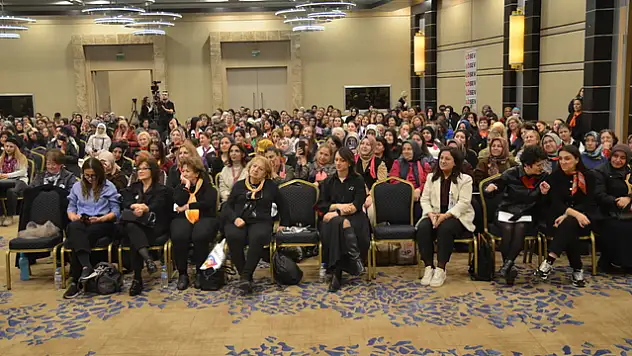 Konya'da LÖSEV Umudumuz Kadın Dayanışması Paneli düzenledi