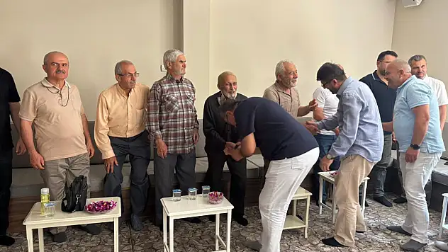 Konya'da mezunların yıllardır devam eden geleneği dikkat çekiyor