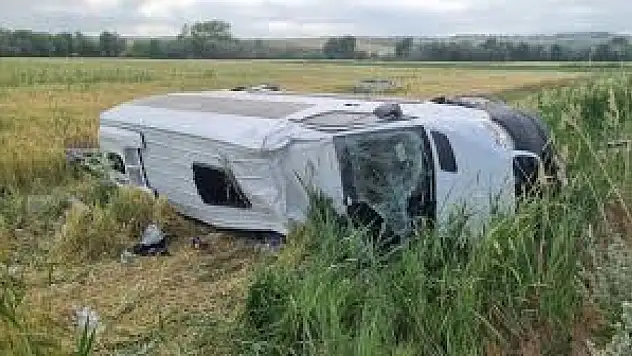 Konya'da minibüs devrildi, 15 kişi yaralandı