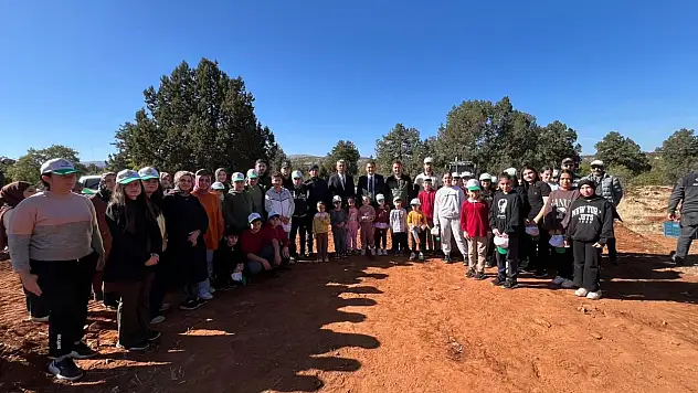 Konya'da minik eller geleceğe fidan dikti