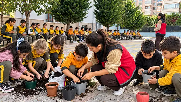 Konya'da minik eller tohumla buluştu