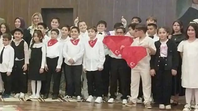 Konya'da minik yüreklerden duygulandıran gösteri!
