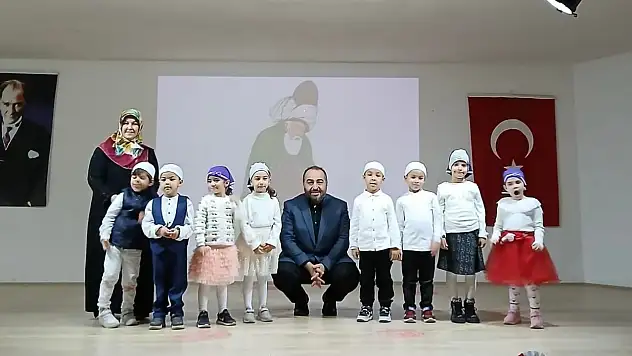 Konya'da minik yüreklerden Mevlana'ya vefa
