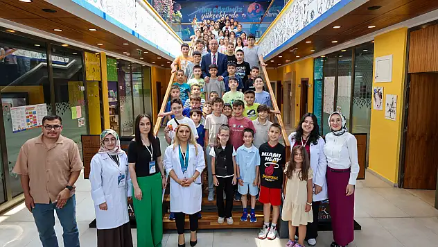 Konya'da miniklerden robotik şov: Geleceğin üreticileri burada yetişiyor