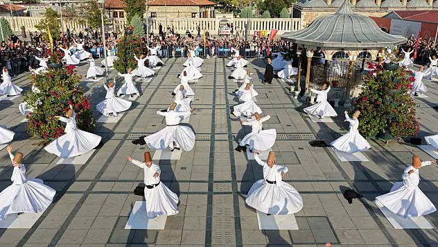 Konya'da Mistik Müzik Festivali başladı: Mevlana Meydanı'nda büyüleyici açılış