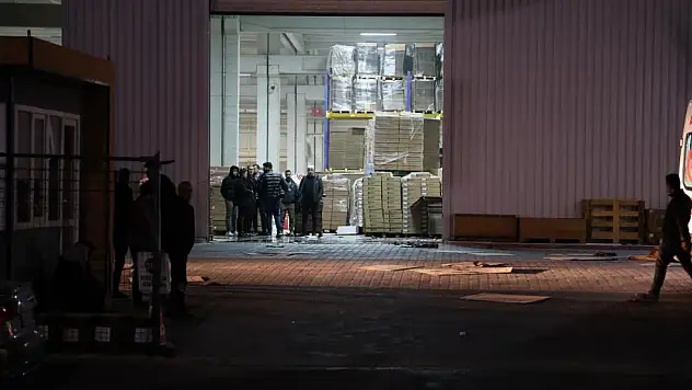 Konya'da mobilya fabrikasında yangın!