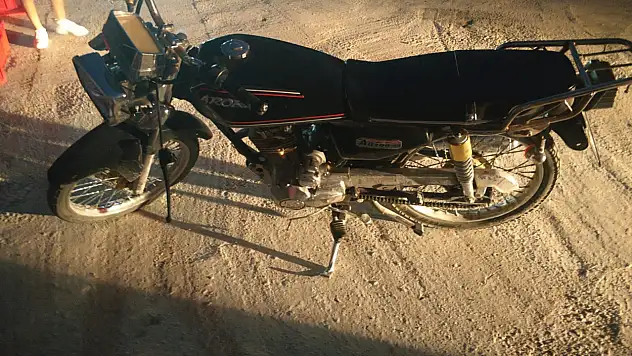 Konya'da motosiklet yola savruldu: 1 yaralı