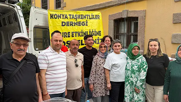 Konya'da Muharrem ayının bereketi Zafer Meydanı'nda paylaşıldı