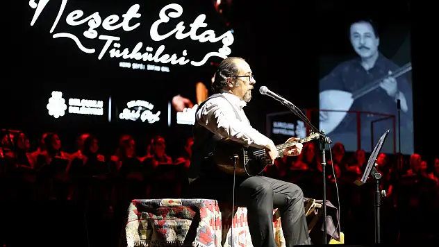 Konya'da Neşet Ertaş türküleri hep bir ağızdan söylendi