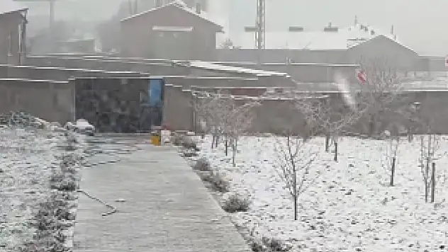 Konya'da Nisan ayında kar sürprizi: Lapa lapa yağdı!