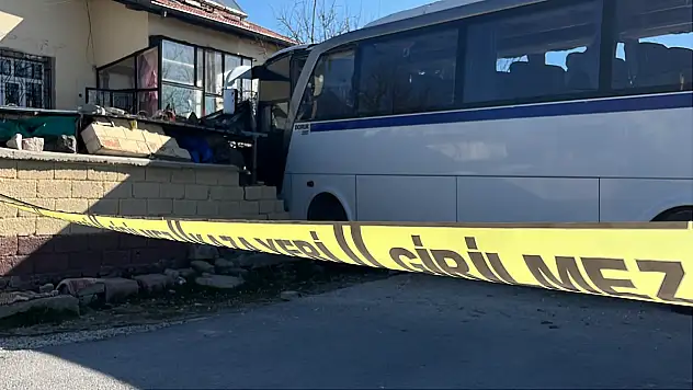 Konya'da öğrenci servisi ile belediye aracı çarpışmıştı: 13 yaşındaki Talha hayatını kaybetti!