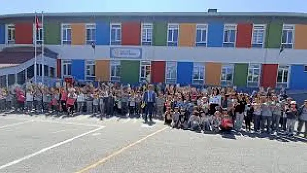 Konya'da öğrenciler yaşlılarla bir araya geldi