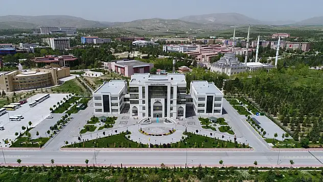 Konya'da öğrencilerden büyük başarı! SÜ yine ödüllerle döndü...