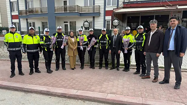 Konya'da öğrencilerden trafikte nezaket çağrısı