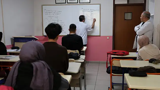 Konya'da öğrencilere Ramazan uyarısı: Uyku ve su başarıyı belirliyor