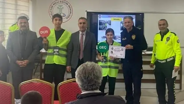 Konya'da öğrencilerin güvenliği için 'Okul Geçit Görevlileri Eğitimi' verildi!