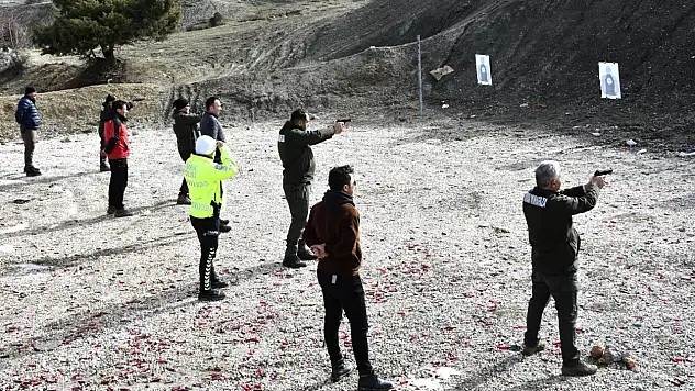 Konya'da orman muhafaza memurlarına silah eğitimi
